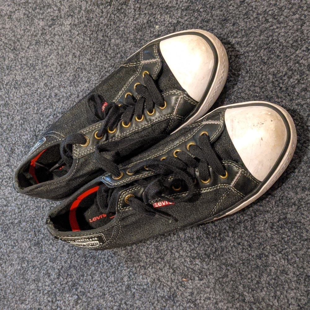 Levi's size 8 men's